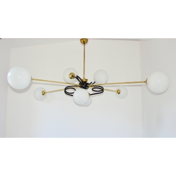 Żyrandol vintage z mosiądzu i szkła — detal ramion